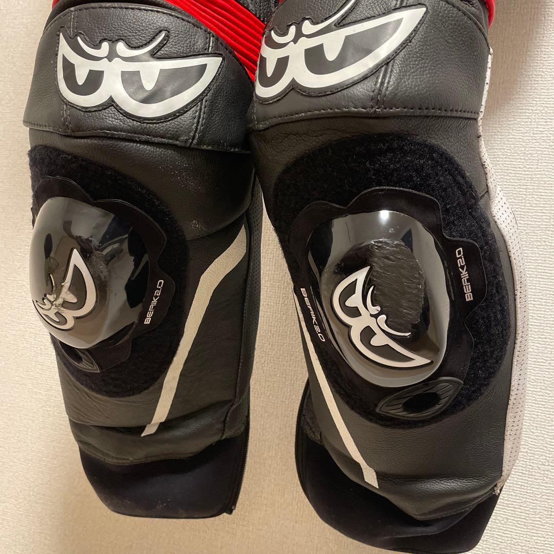 BERIK Racing Team 革ツナギ