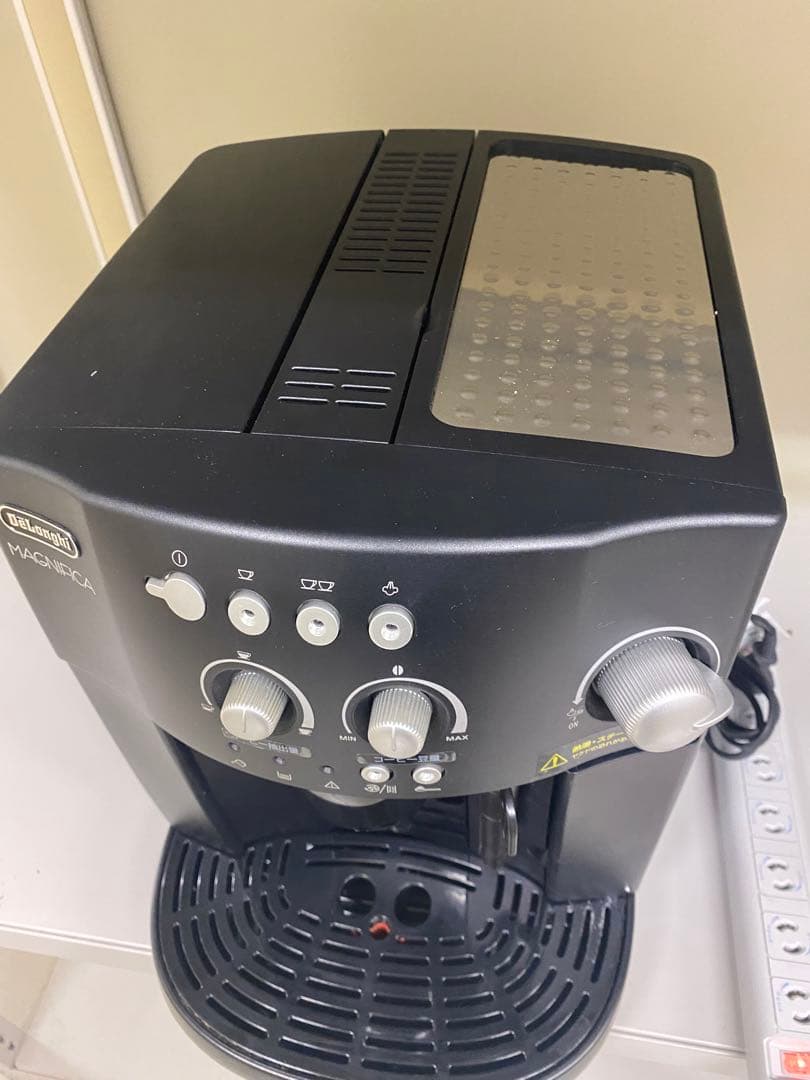 美品 デロンギ コーヒーマシン ESAM1000SJ