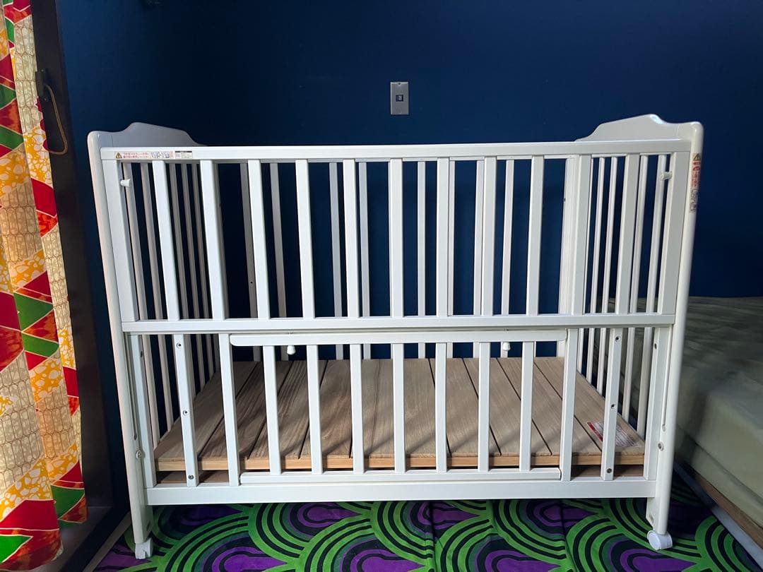 カトージ　KATOJI ベビーベッド　ハイタイプ　ホワイト ベッドガードおまけ付