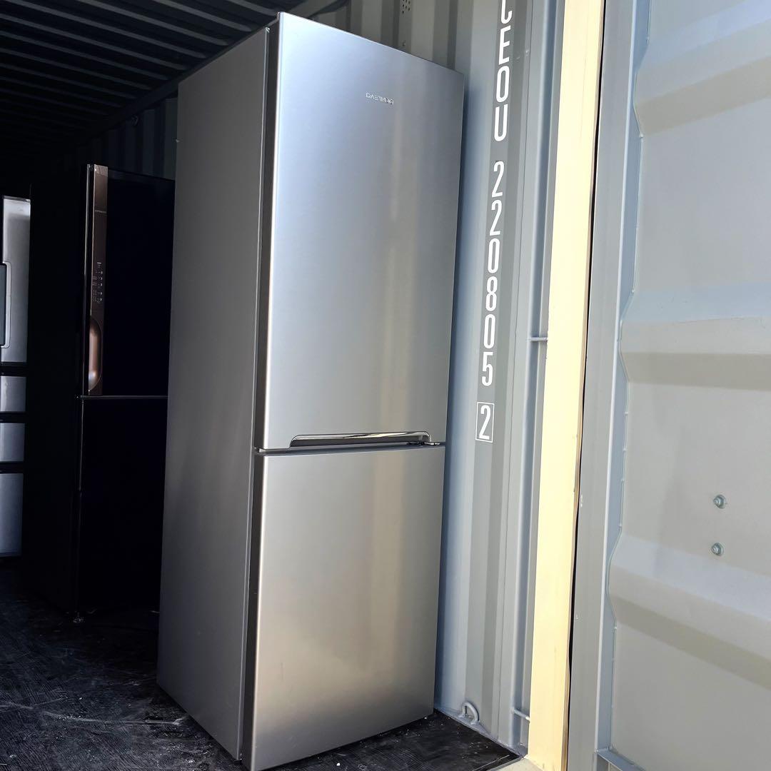 76取付無料！海外風デザインスタイリッシュシルバー大容量307L冷蔵庫！洗濯機