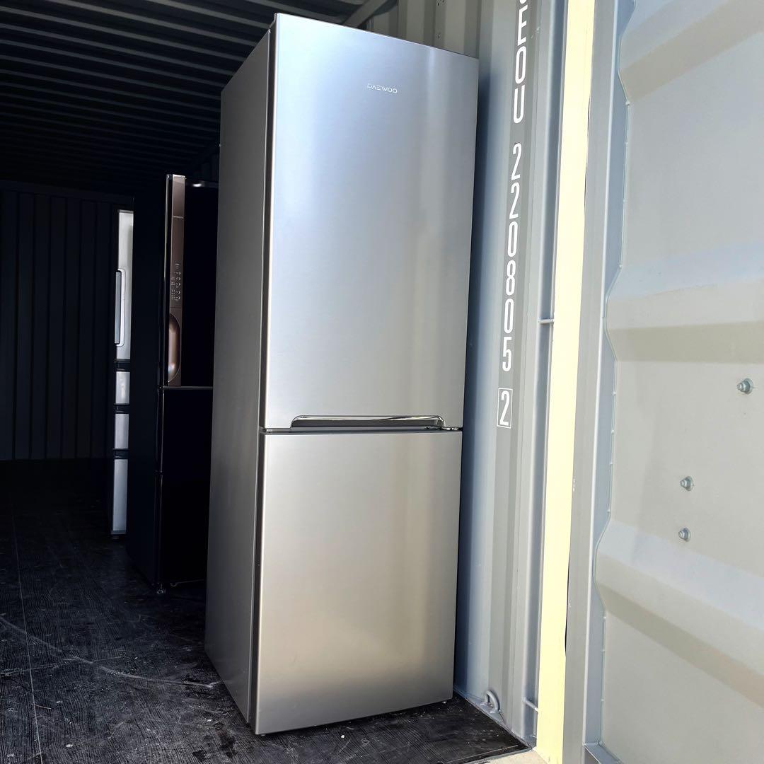 76取付無料！海外風デザインスタイリッシュシルバー大容量307L冷蔵庫！洗濯機