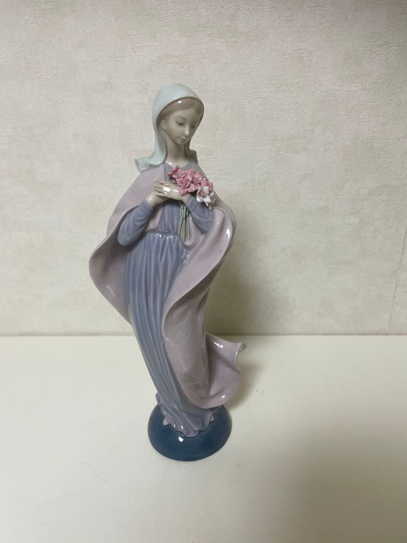 リヤドロ（Lladro リアドロ 陶器人形 置物） お祈り 花を持つマリア