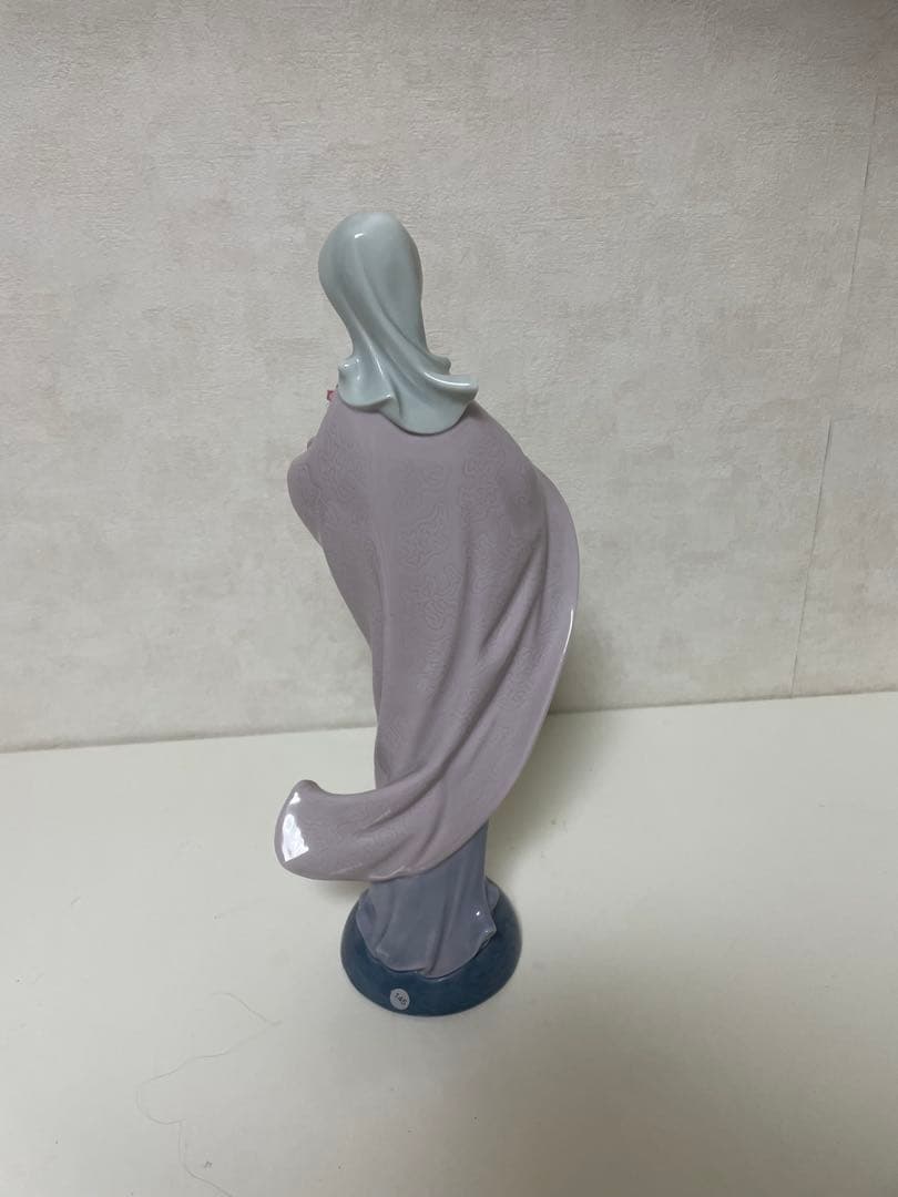 リヤドロ（Lladro リアドロ 陶器人形 置物） お祈り 花を持つマリア