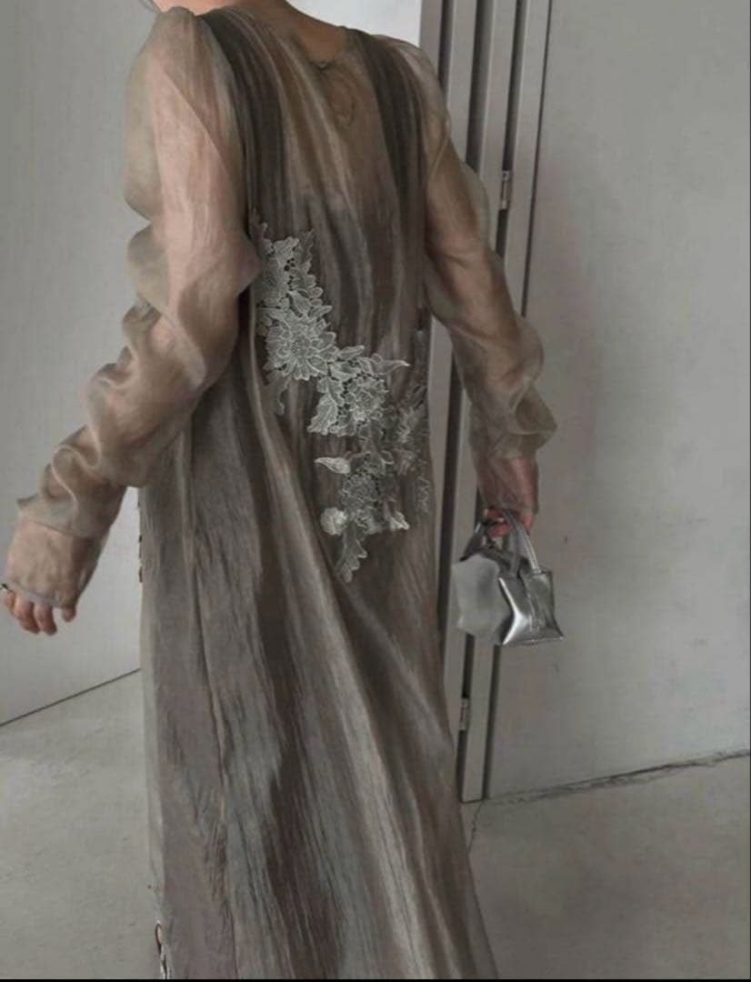 【美品】刺繍入りオケージョンドレス　パーティードレス