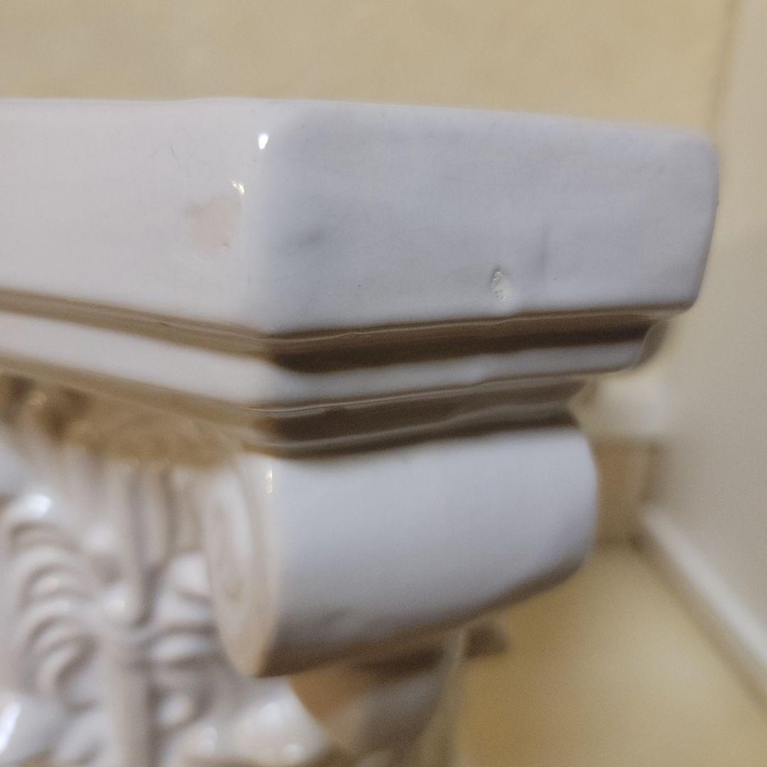 ギリシャ神殿の細工が素敵な花台　コラムスタンド　フラワースタンド　台座