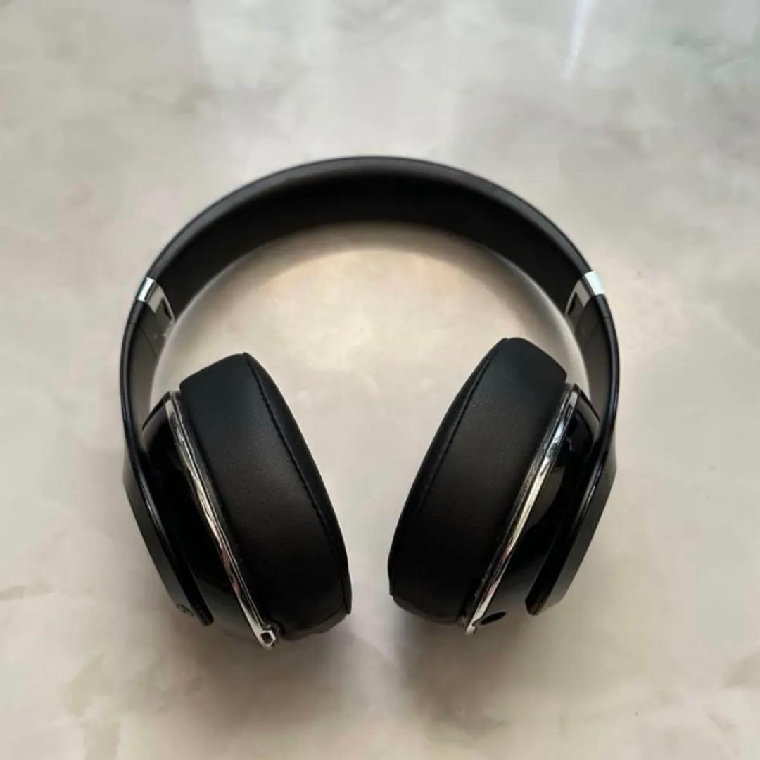 Beatsワイヤレスヘッドフォン （ノイキャン機能付き）