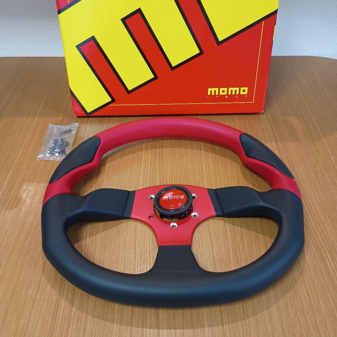 momo ステアリングホイール 赤黒