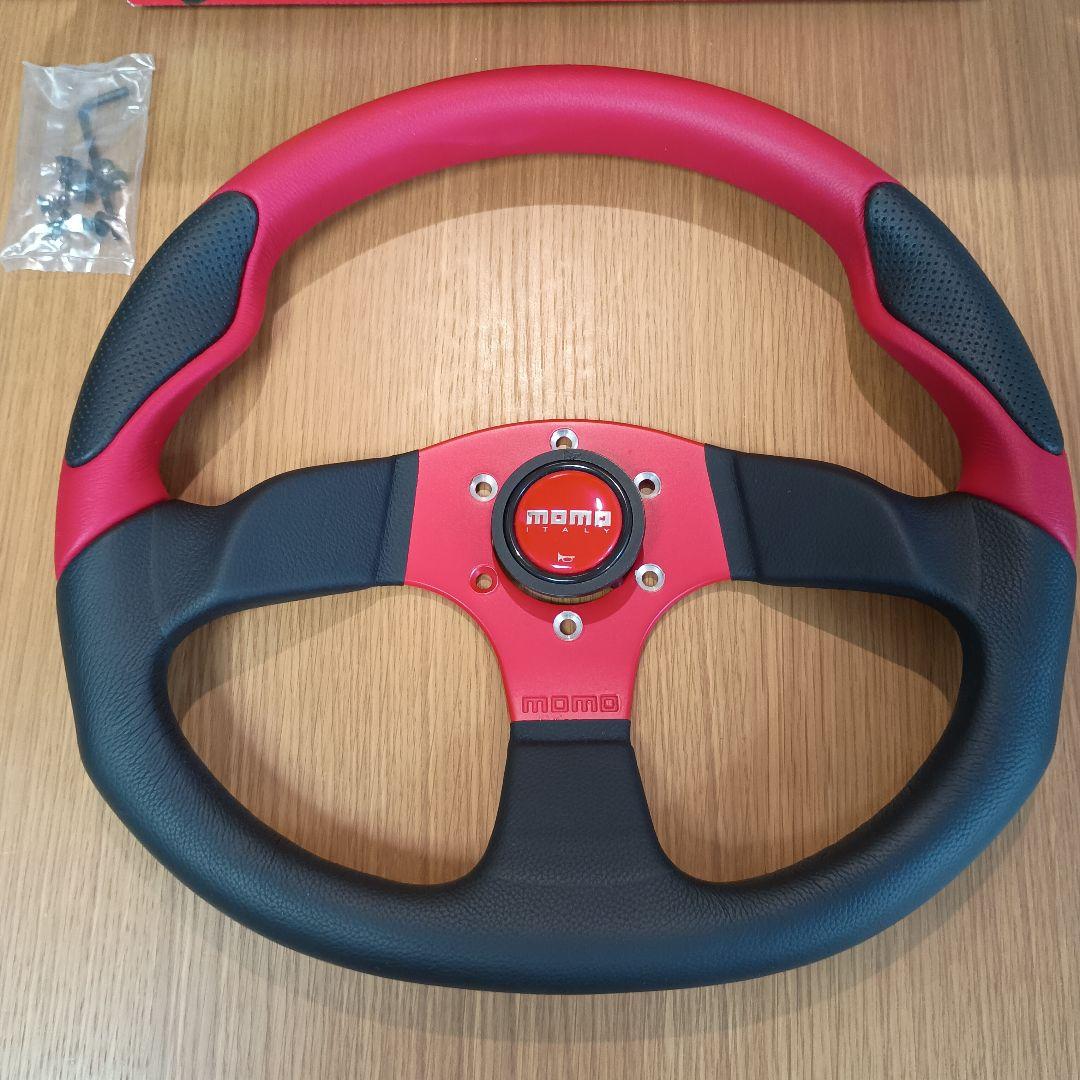 momo ステアリングホイール 赤黒