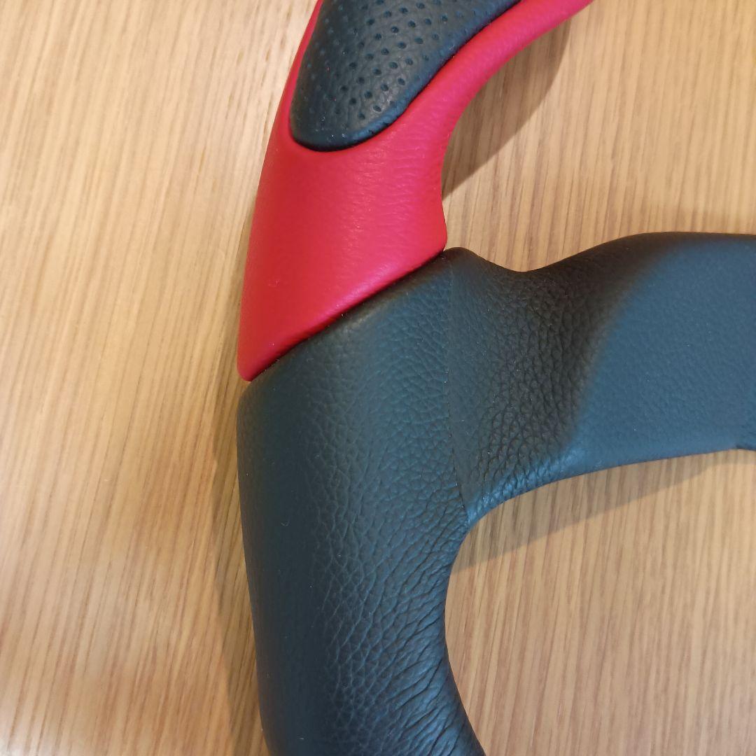 momo ステアリングホイール 赤黒