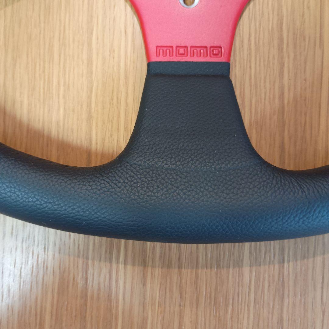 momo ステアリングホイール 赤黒