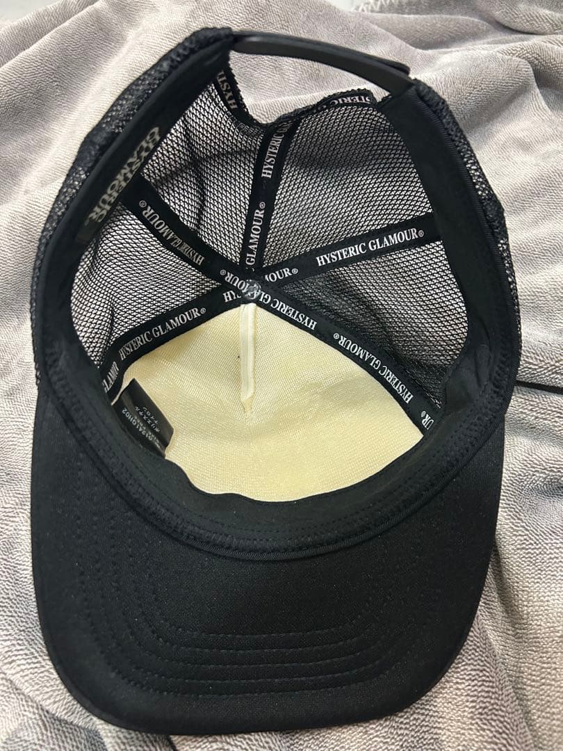 ヒステリックグラマー スタッズ付きトラッカーキャップ