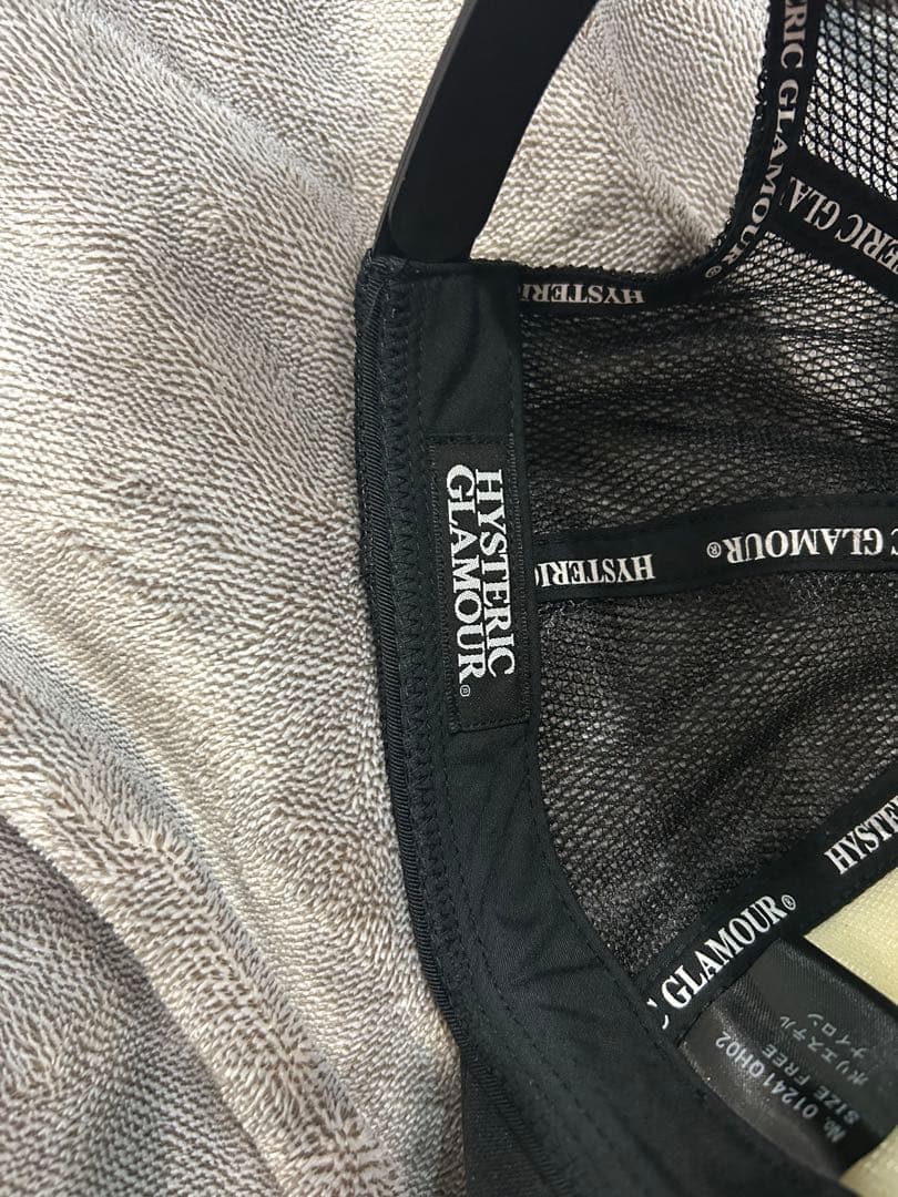 ヒステリックグラマー スタッズ付きトラッカーキャップ