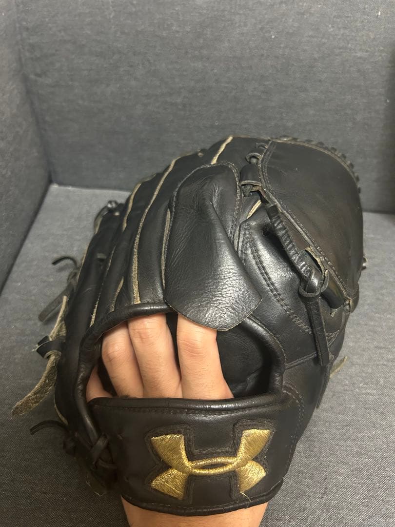 Under Armour 硬式グローブ ブラック 右投げ用