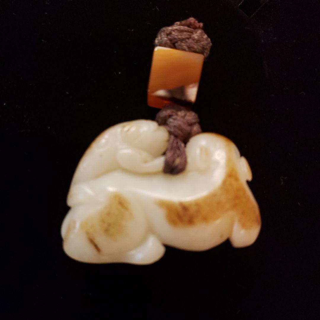 香港で買った石のお守りの置物