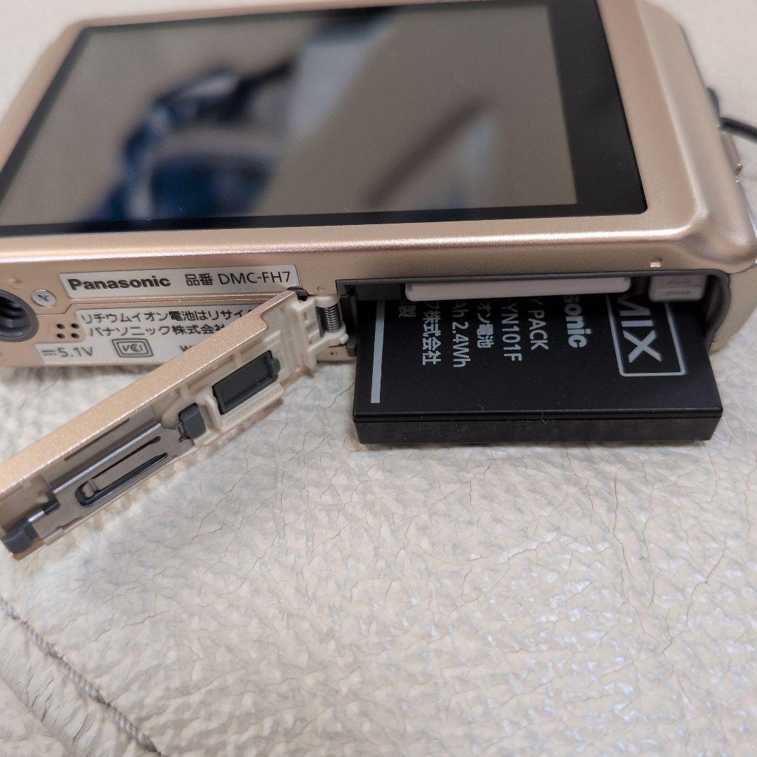【極美品】パナソニック　LUMIX コンパクトデジカメ　DMC-FH7　ゴールド