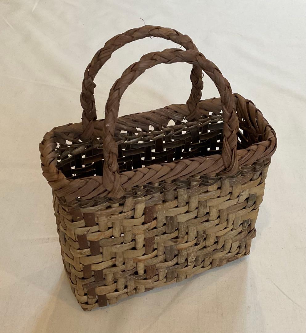 くるみ　かご　池田暢子さん作　カゴアミドリ