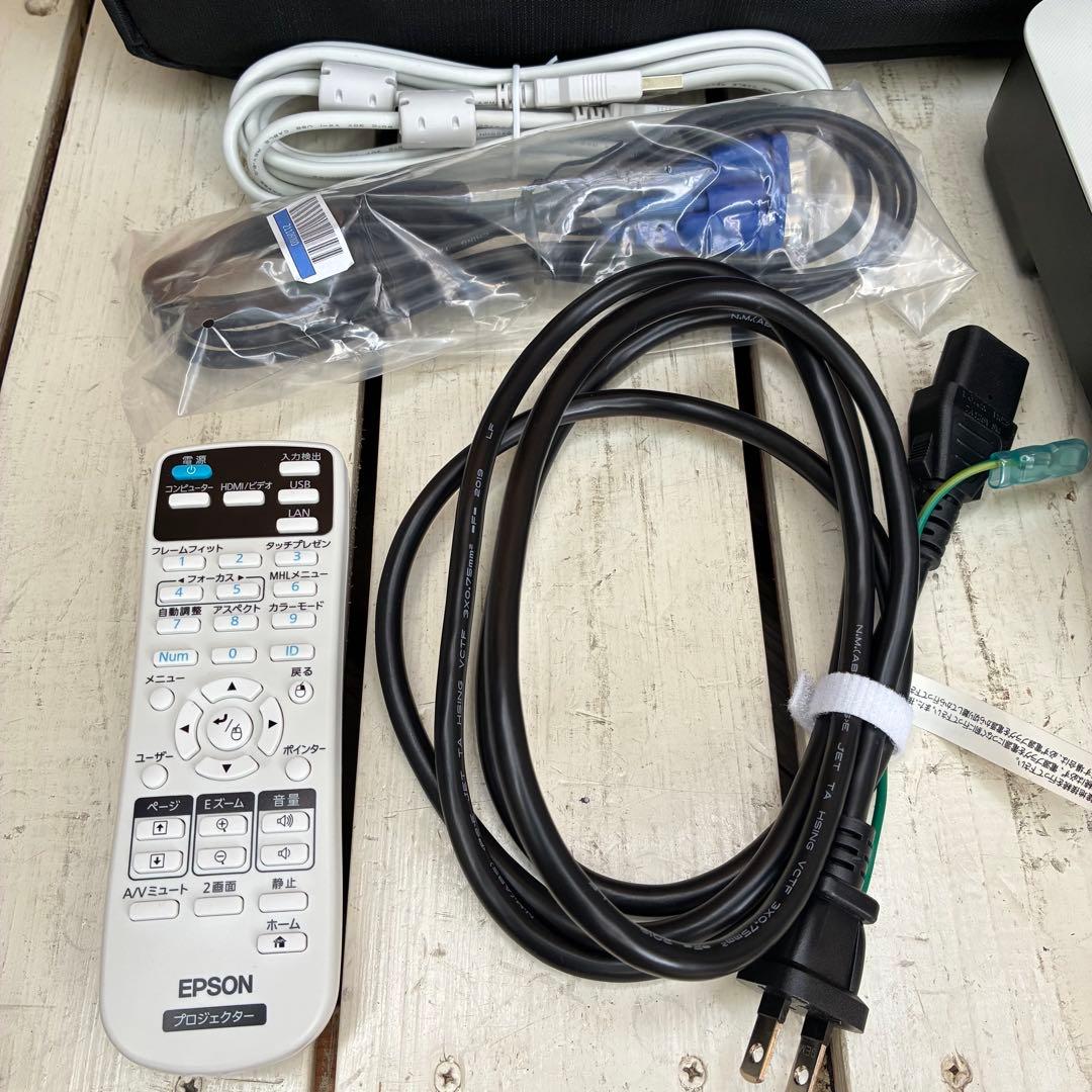 0666 EPSON プロジェクター　EB-1780W ランプ点灯時間　841H