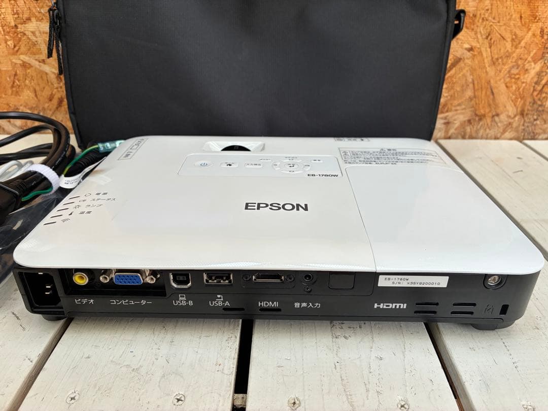 0666 EPSON プロジェクター　EB-1780W ランプ点灯時間　841H
