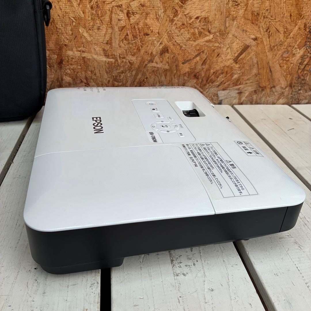 0666 EPSON プロジェクター　EB-1780W ランプ点灯時間　841H