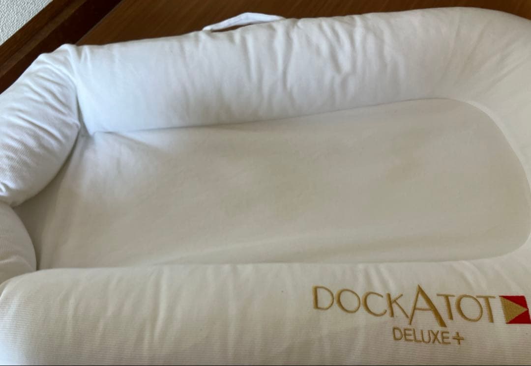 DockATot Deluxe+ ベビー用ベッド ホワイト