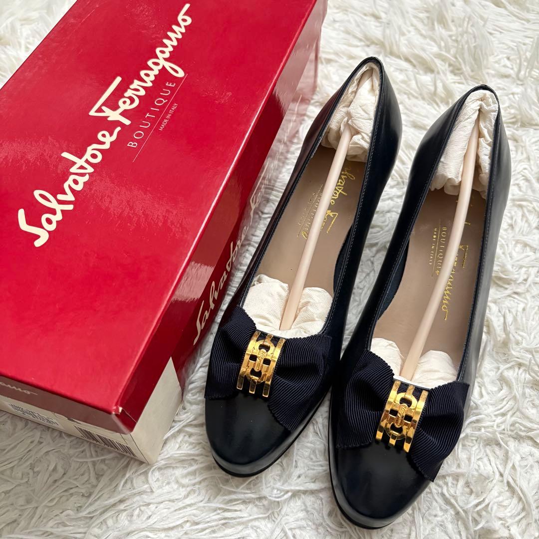 未使用級　サルヴァトーレ・フェラガモ23cm NOSTALGIA ヴァラリボン