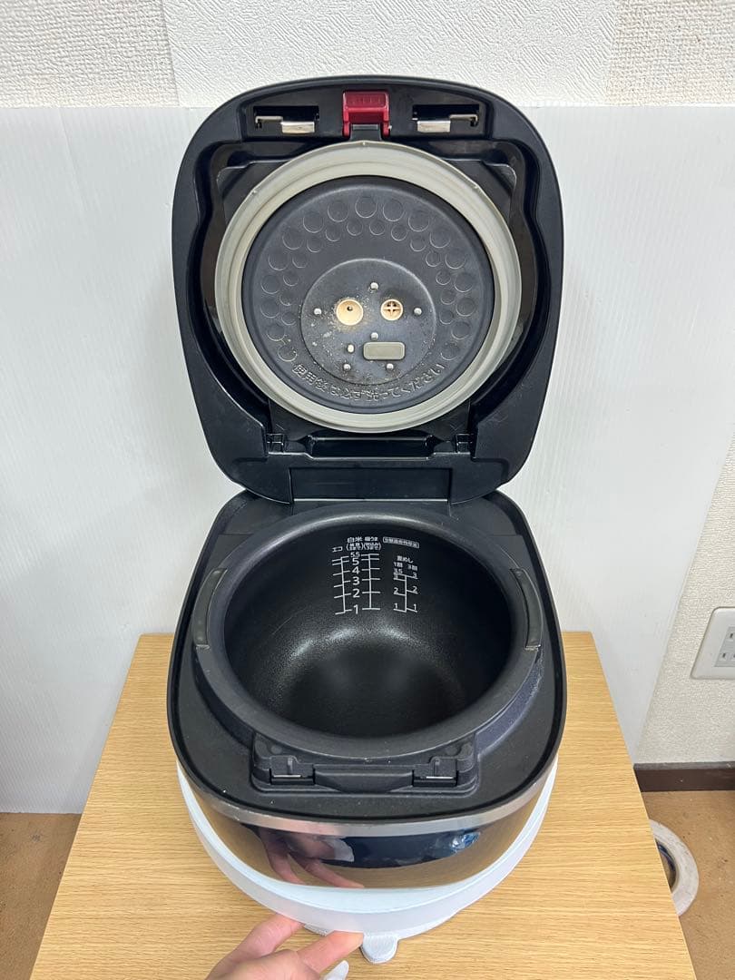 タイガー 炊飯器 JKC-A100（5.5合）IH炊飯ジャー 2016年製