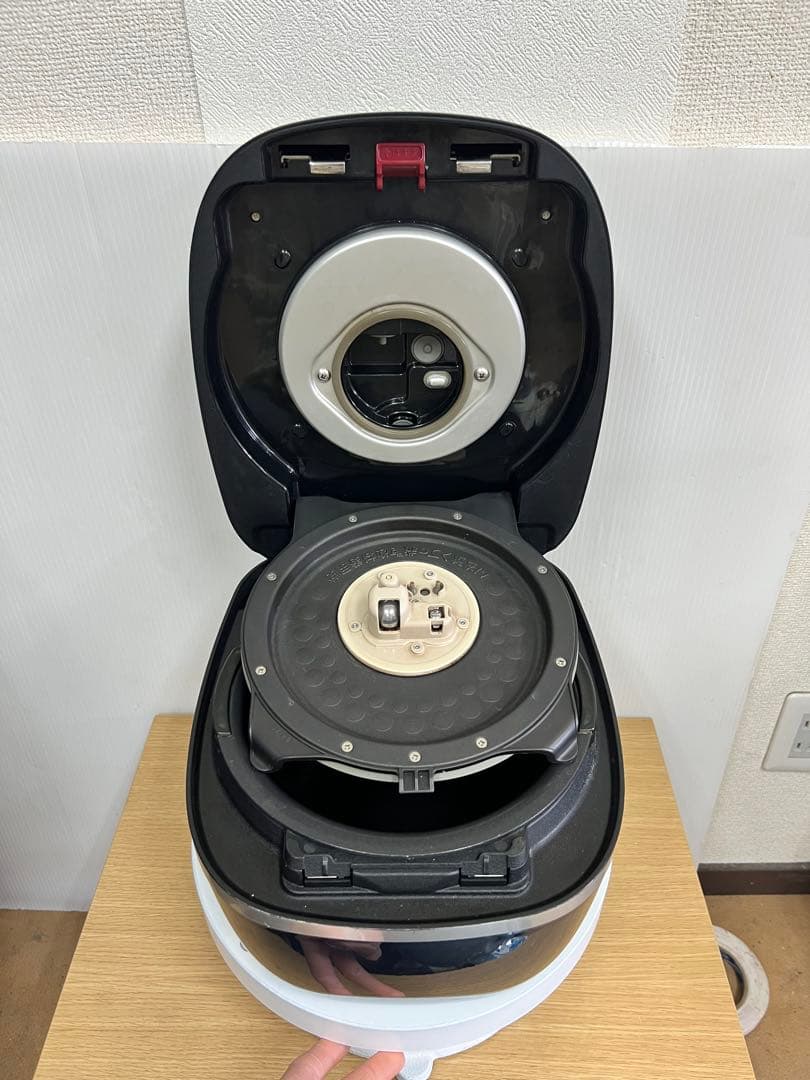 タイガー 炊飯器 JKC-A100（5.5合）IH炊飯ジャー 2016年製