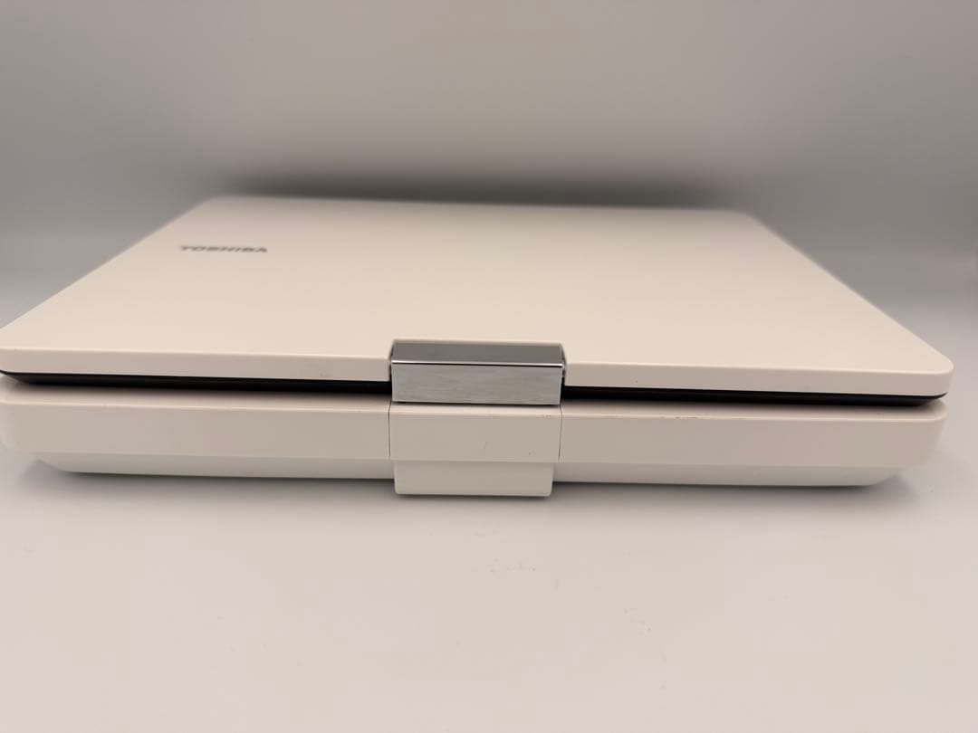 東芝 REGZA ポータブルDVDプレーヤー SD-P1010S ＋DVD5枚