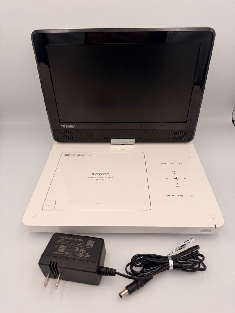 東芝 REGZA ポータブルDVDプレーヤー SD-P1010S ＋DVD5枚