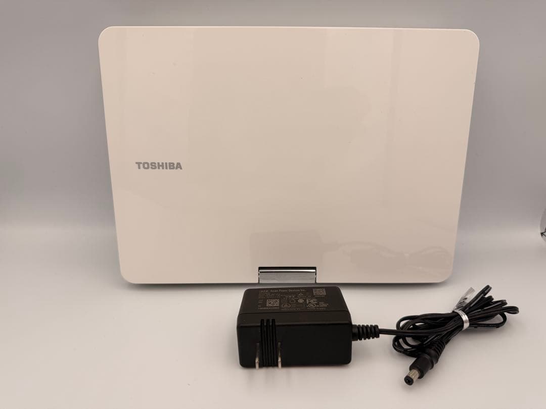 東芝 REGZA ポータブルDVDプレーヤー SD-P1010S ＋DVD5枚