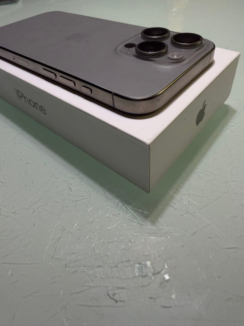 Apple iPhone 15 pro 128GB ナチュラルチタニウム