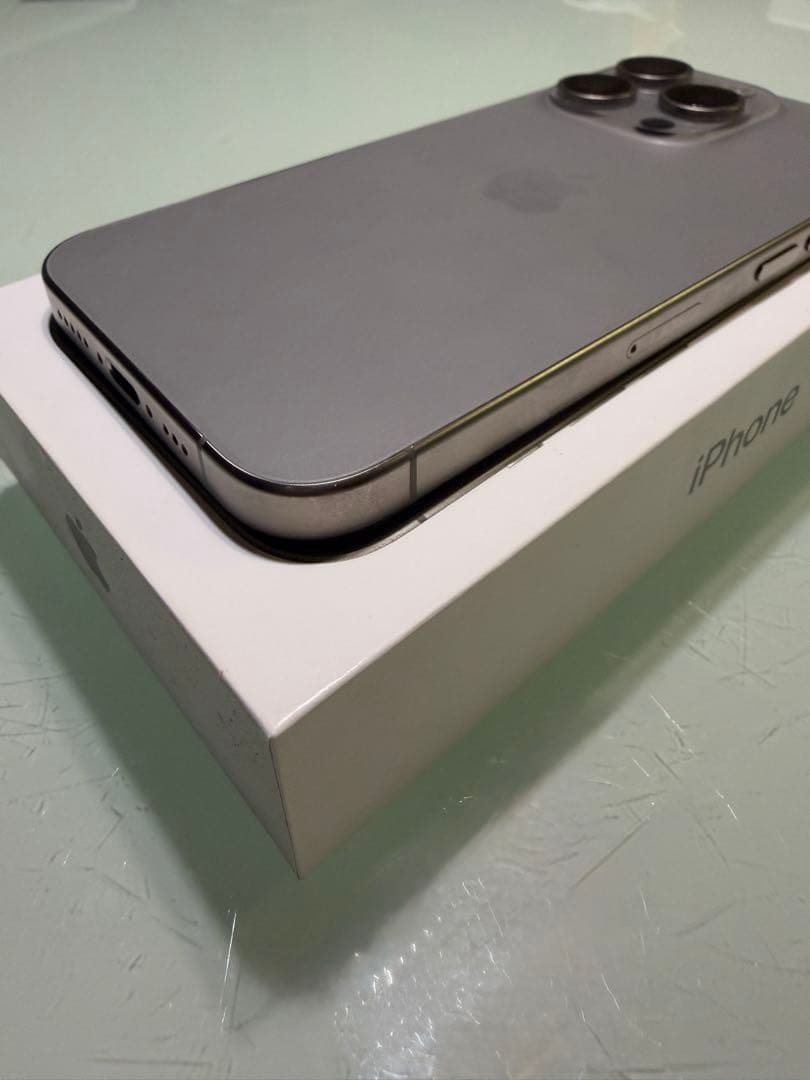 Apple iPhone 15 pro 128GB ナチュラルチタニウム