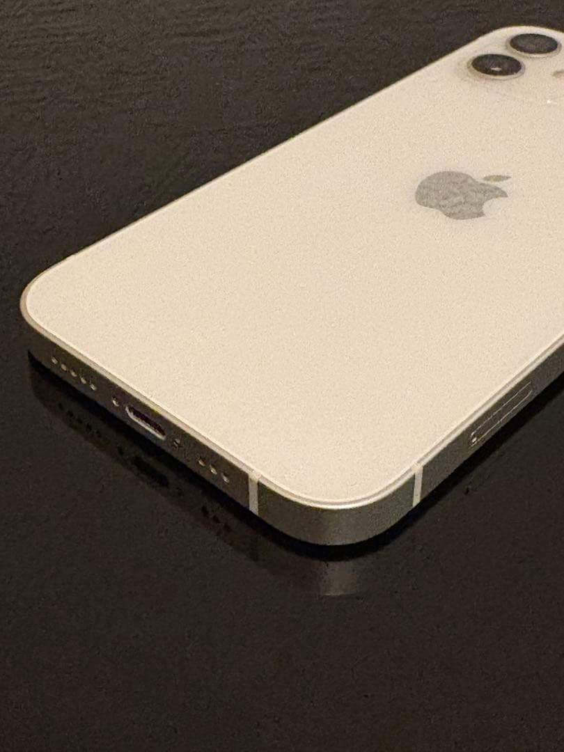 【美品】Apple iPhone 12 ホワイト 本体