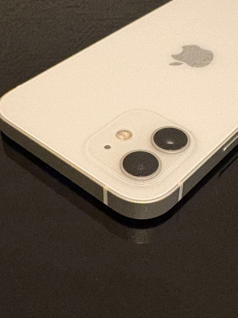 【美品】Apple iPhone 12 ホワイト 本体