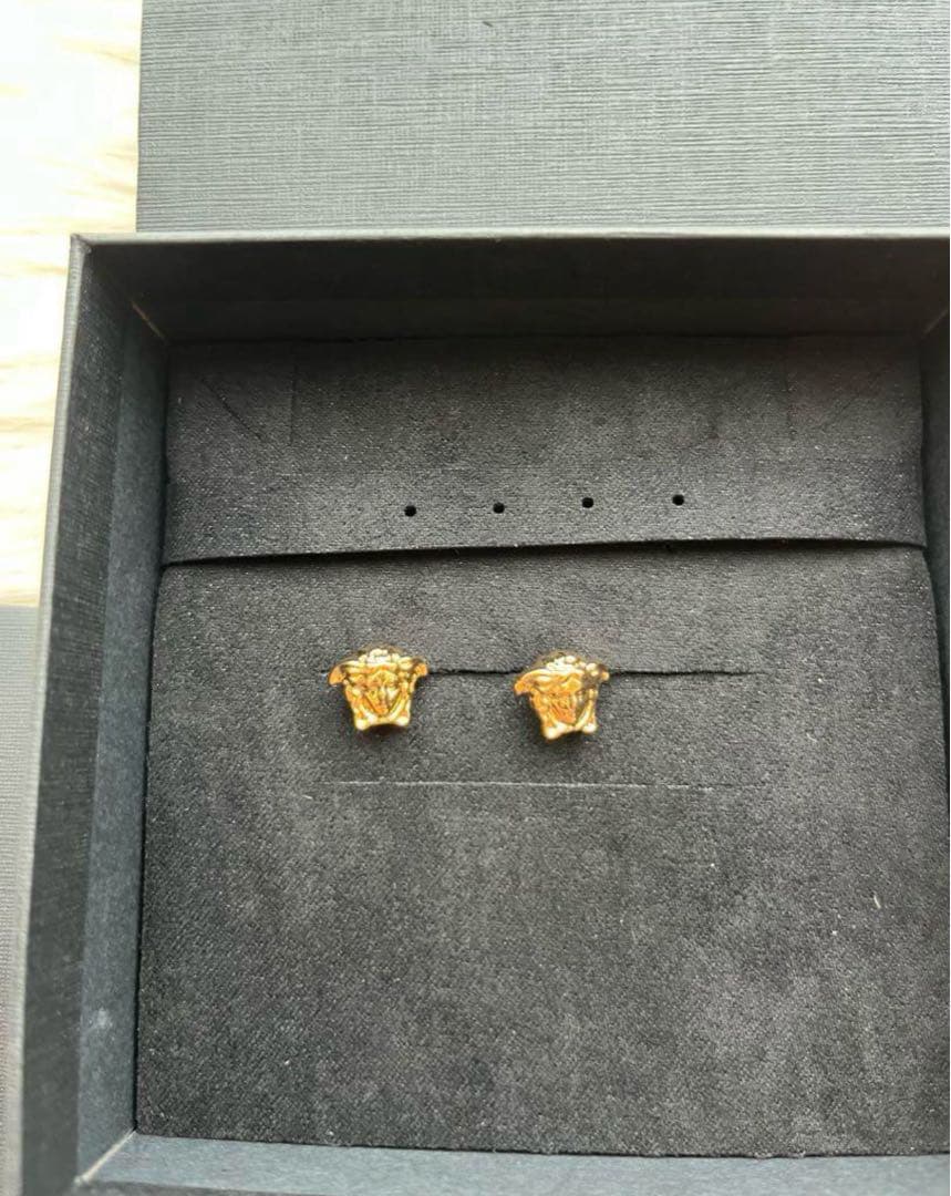 新品未使用 VERSACE ヴェルサーチ メデューサ スタッド ピアス ゴールド