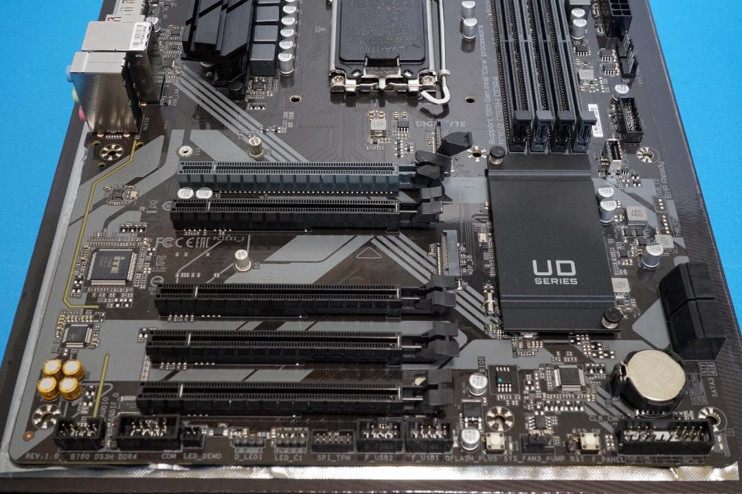 GIGABYTE B760 DS3H DDR4 (LGA1700)【動作品】