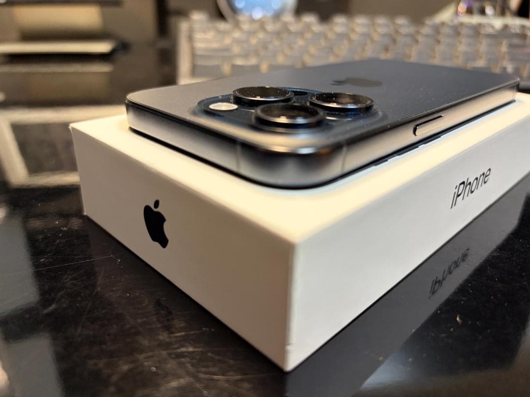 【美品】iPhone 15 pro 128GB ブルーチタニウム　SIMフリー