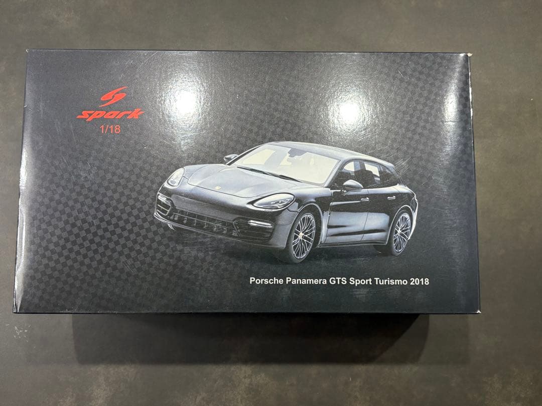 ポルシェ　パナメーラ　PORSCHE PANAMERA 1/18