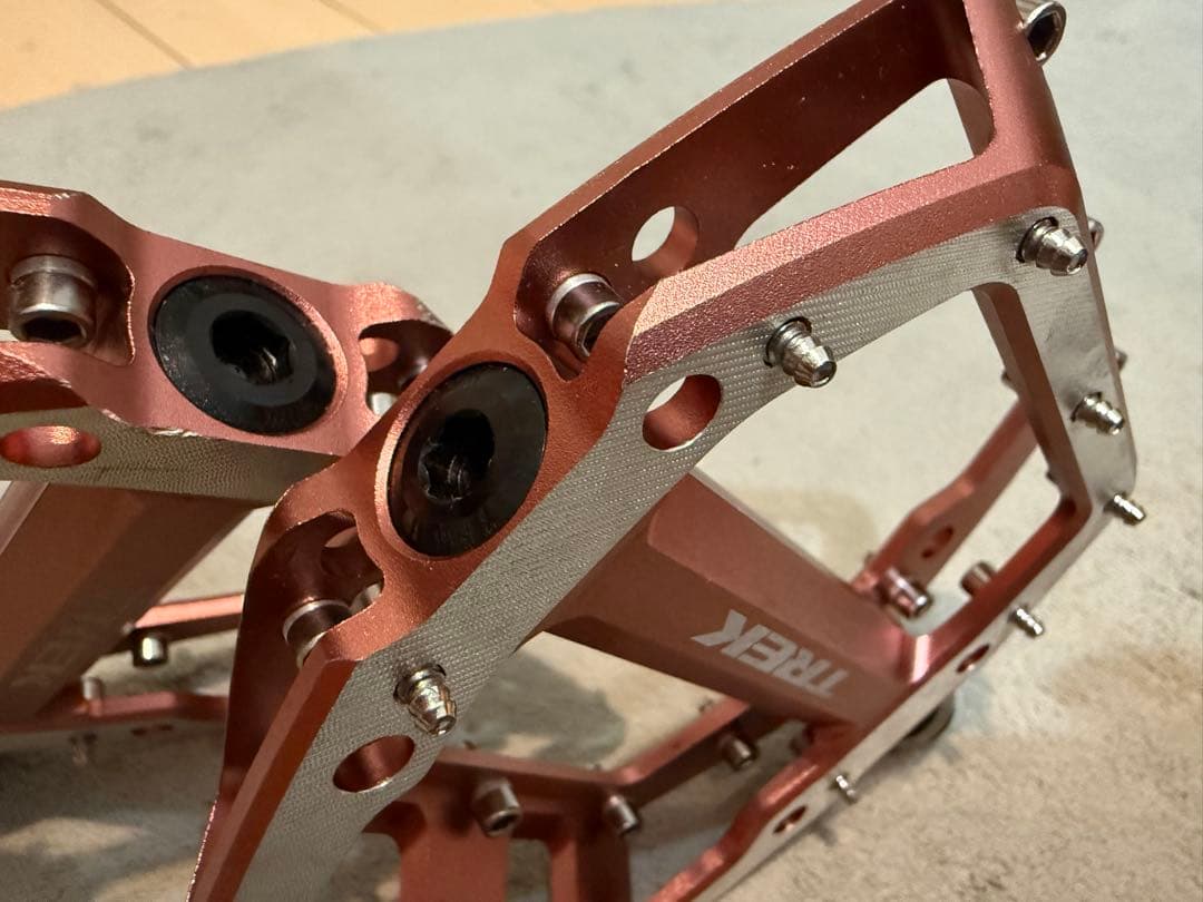 Trekトレック ライン プロ フラットペダル