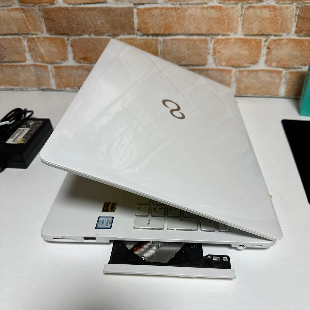 美品富士通ノートPC Core i7 SSD メモリ8GB Win11オフィス付