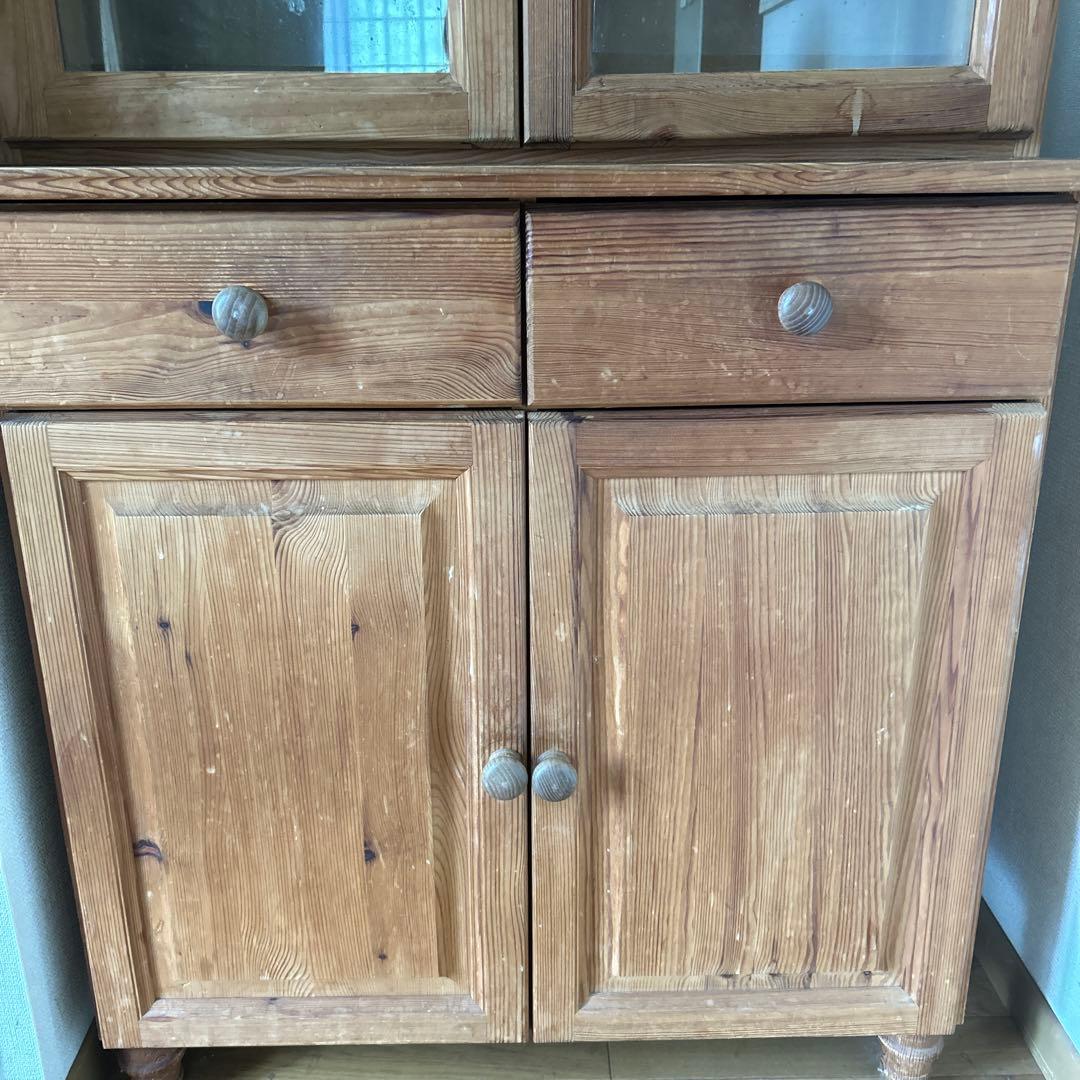 カントリー調　天然木食器棚 ガラス扉付き　たのめる便で発送