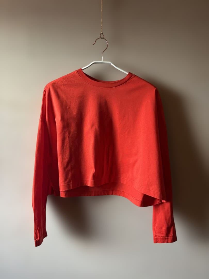 LOHEN 赤 クロップド長袖Tシャツ