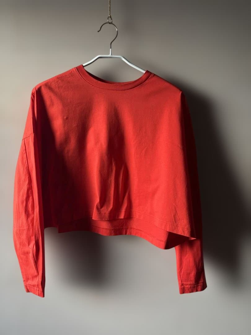 LOHEN 赤 クロップド長袖Tシャツ