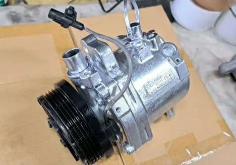 スズキ　ワゴンR パレット エアコンコンプレッサ　95201-58J40