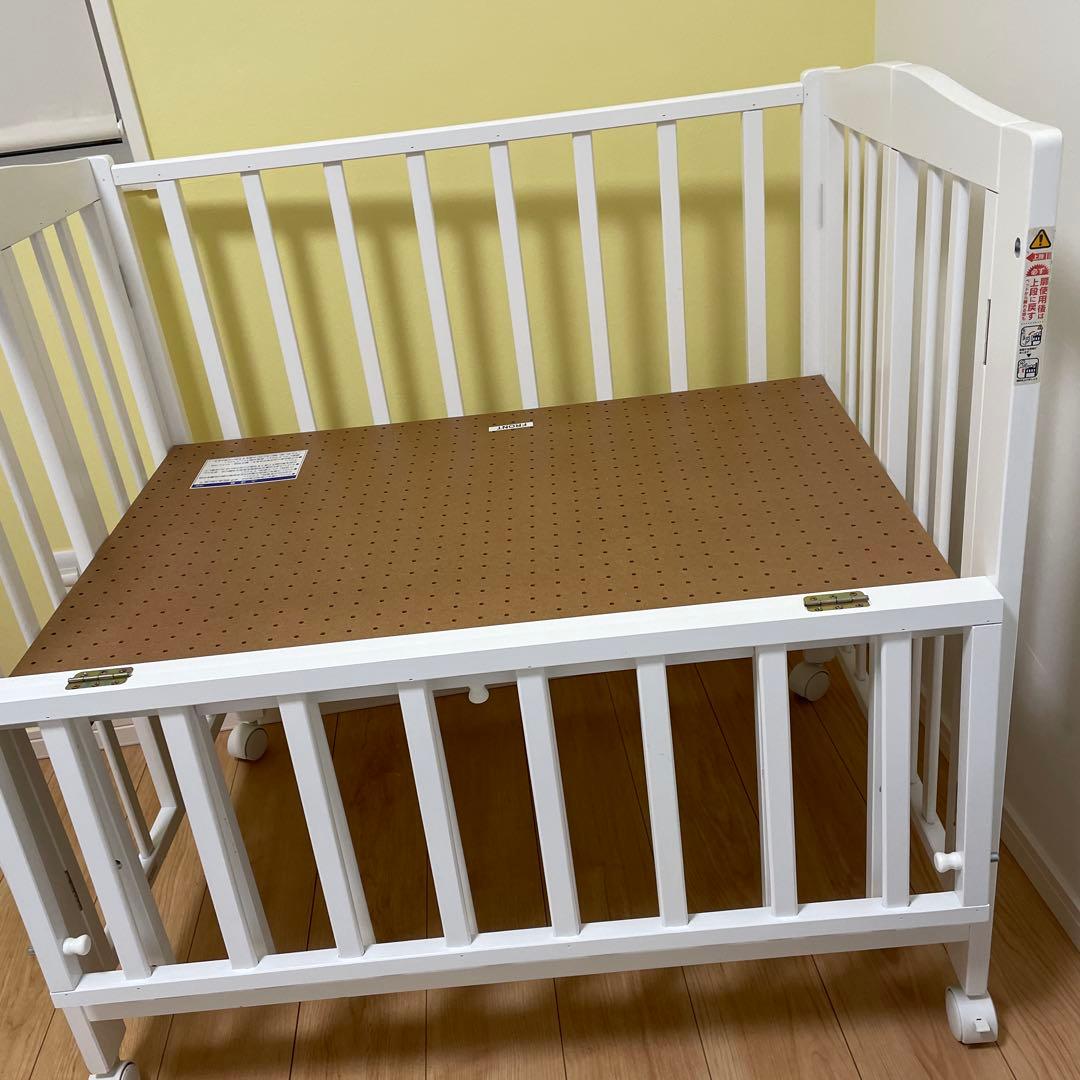 ✨送料無料✨カトージ　ベビーベッド　折り畳み　ホワイト