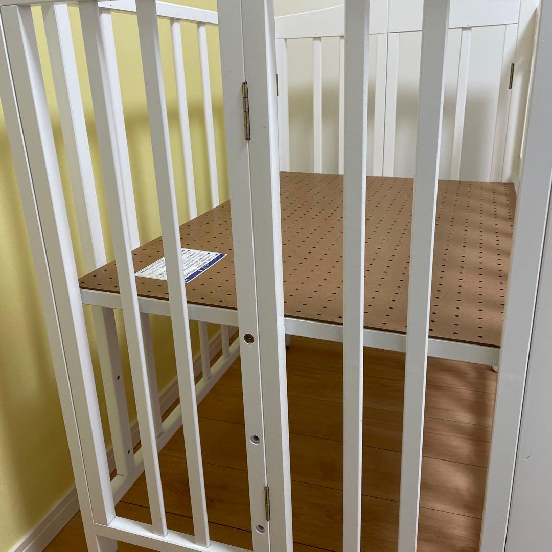 ✨送料無料✨カトージ　ベビーベッド　折り畳み　ホワイト