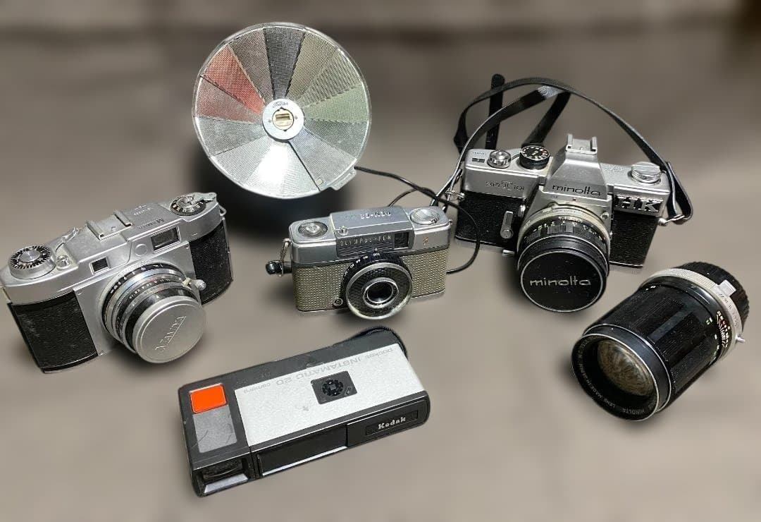 ジャンクカメラセット（カメラ4台、レンズ1台、発光器1台）