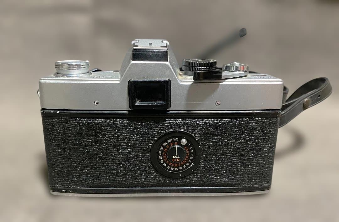 ジャンクカメラセット（カメラ4台、レンズ1台、発光器1台）