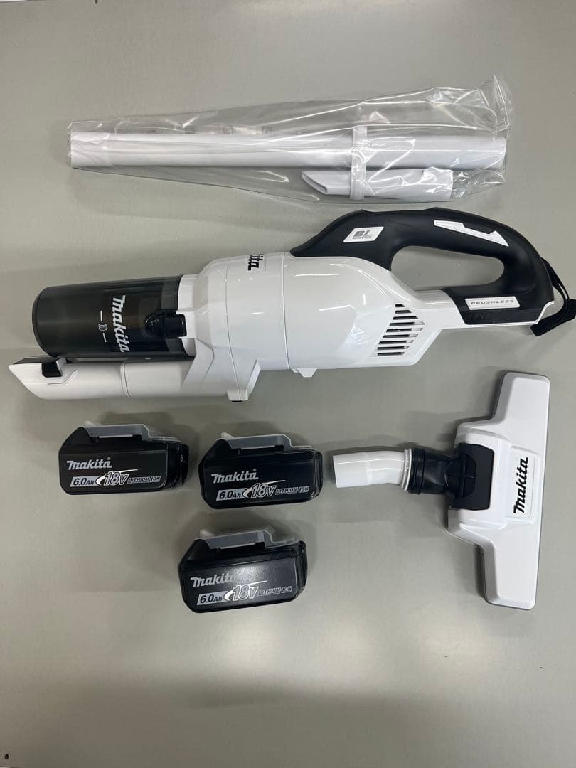 Makita コードレス掃除機 18V 6.0Ah バッテリー3個付き