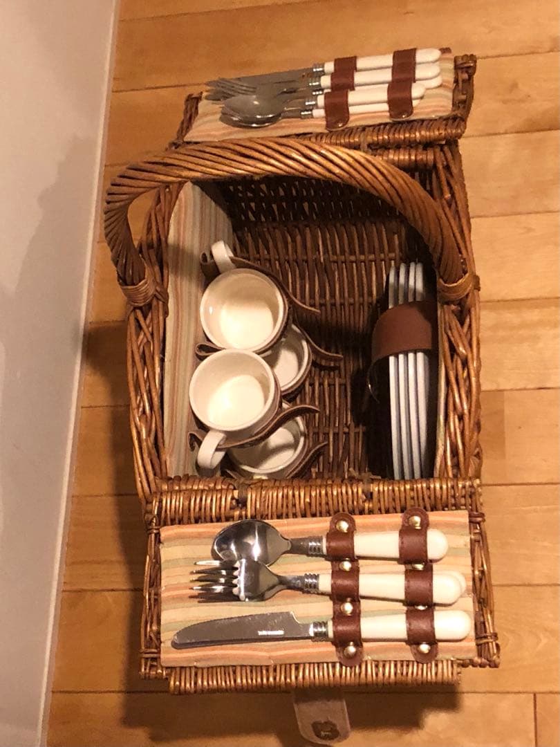 ピクニック　バスケット　食器付き